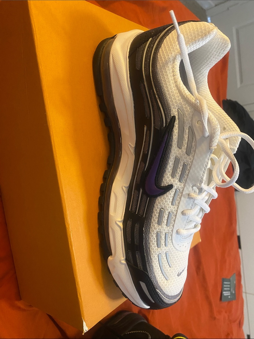 Nikes - Picture 4 of 10